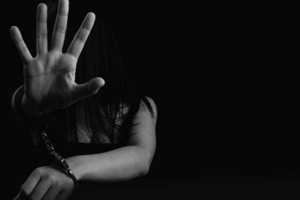 fratele racoleaza verisorul ia banii iar tatal sta de paza traficantii isi racoleaza victimele printre rude prieteni si vecini 688bc8b715813