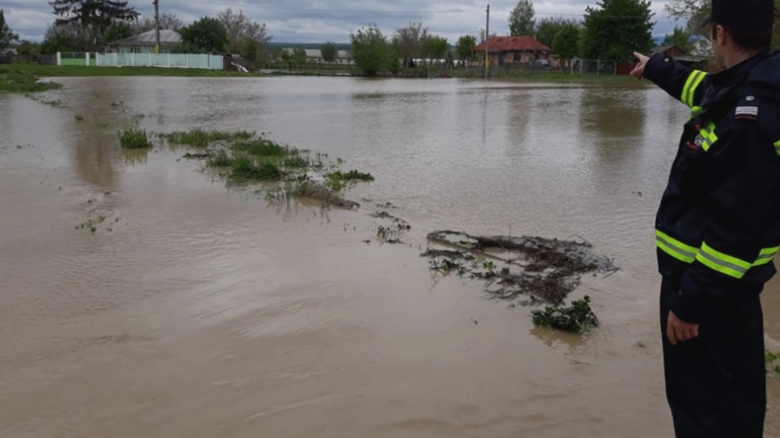 cod portocaliu de inundatii viituri rapide si scurgeri pe versanti in 6 judete recomandarile hidrologilor pentru populatie 68a304c32f9e5