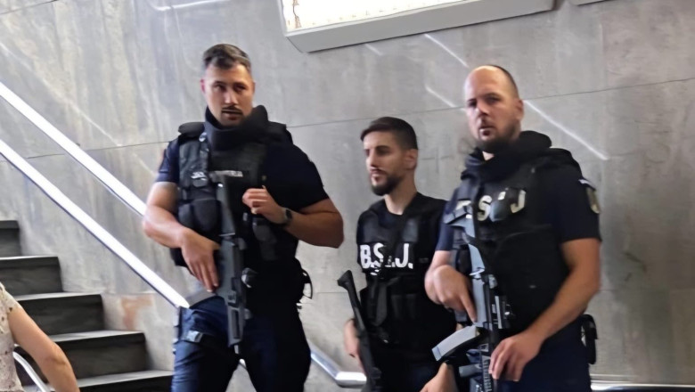 de ce sunt jandarmi inarmati in statiile de metrou din bucuresti explicatia oficiala a institutiei 689b45cbc4d50