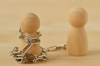 fiica unui barbat violent mi as fi dorit din toata inima sa cresc mai bine fara tata decat intr o familie distrusa cu scandaluri 689b974ed20d4