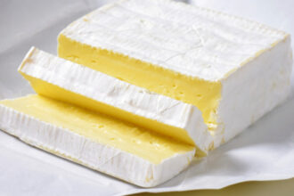 franta retrage mai multe tipuri de branzeturi cu mucegai alb dupa ce doua persoane au murit in urma consumului 689cd7d4656d4