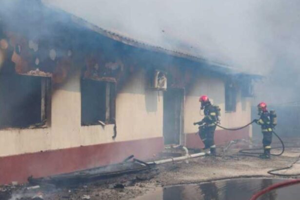 incendiu la biserica evanghelica din tandarei sapte persoane printre care patru copii salvate la timp 68a8566657c4f