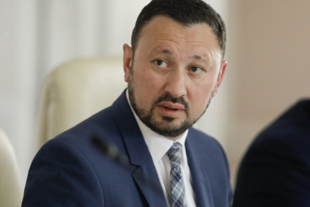 mircea fechet atac la sefa csm care crede ca o pensie de 11 000 lei e mica o realitate paralela construita pe aroganta misecuvenism 688f097e4eca7