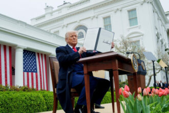 noile tarife americane lovesc de astazi zeci de tari trump promite ca vor curge miliarde in sua 68944b41585f4