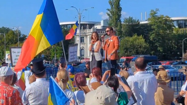 protest in piata victoriei jandarmii au dat doua amenzi un barbat a fost prins cu un cutit 688d1a9d89ac8