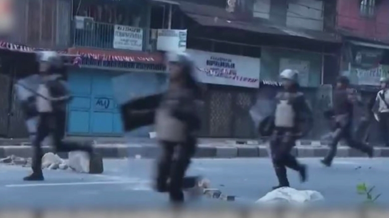 proteste violente oamenii isi cer drepturile salariale 68b453074daa2