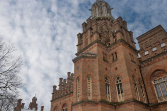 record de inscrieri la universitatea din cernauti de ce aleg tot mai multi absolventi de liceu din ucraina sa studieze aici 68988f132fd6a