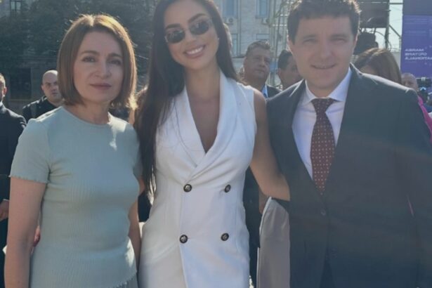 romanii fac foamea acasa nicusor dan s a fotografiat cu ispita care danseaza la bara 68b43107ce57b