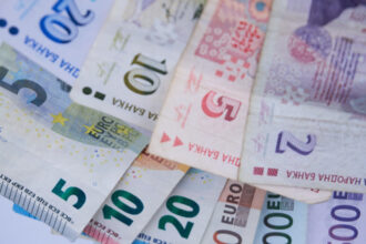 toate magazinele din bulgaria vor afisa incepand de astazi preturile atat in leva cat si in euro 6895c6be6b26f