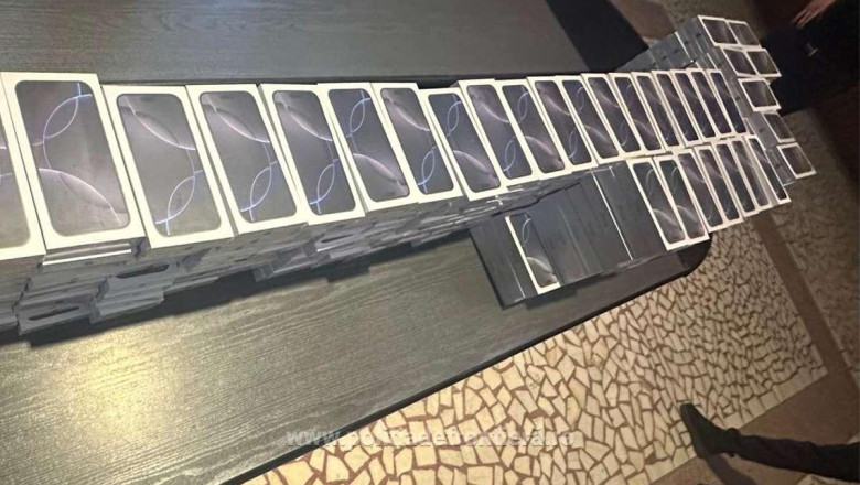 transport de aproape 500 de telefoane mobile contrafacute descoperit la nadlac la cat s ar ridica valoarea lor 689c66f38b3bd