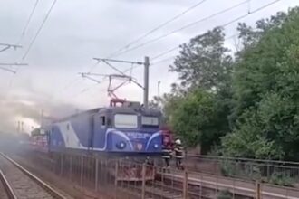 tren in flacari la numai 5 minute dupa plecarea din gara constanta pasagerii au fost dati jos si au asteptat pe sine 68b48a2742477
