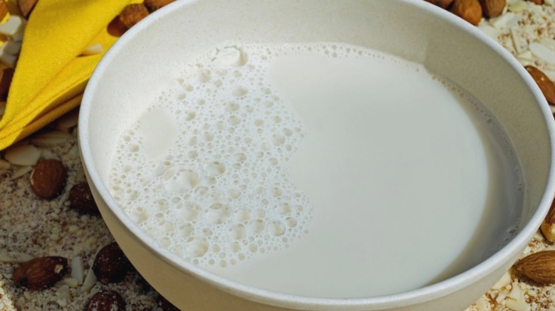 trucuri de infrumusetare cu lapte ce beneficii are pentru ten si cum il poti folosi 68a4d0435b255