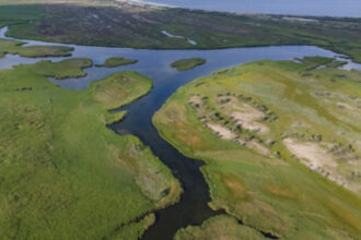 ucraina a redeschis canalul bastroe pentru traficul naval ruta fusese inchisa in urma cu doua saptamani dupa explozia unui dragor 68935e306fef9