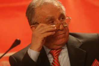 ultimul mesaj al lui ion iliescu pentru romani aveti o miza in pastrarea democratiei va doresc sa nu va urati pentru votul vostru 68921d9d9d314