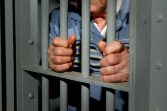 un fost gardian la o inchisoare pentru femei din california a fost condamnat la 224 de ani de inchisoare de ce a fost acuzat 689eeceae1511