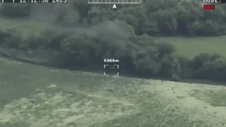 video cum au distrus ucrainenii un lansator de rachete rusesc au pandit drumul pe care se deplaseaza si au plantat mine cu drona 689720ef8bae8