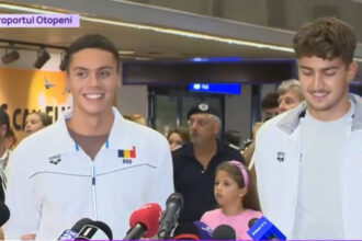 video david popovici a fost primit cu aplauze la aeroport la revenirea in tara am reusit sa ma autodepasesc sunt mandru de mine 688fba111a5bf