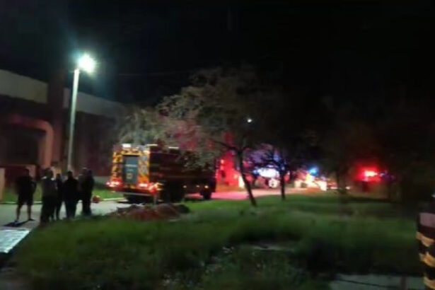 video incendiu la fabrica de arme cugir flacarile au izbucnit in hala cu munitie a fost emis mesaj ro alert 688da36077858