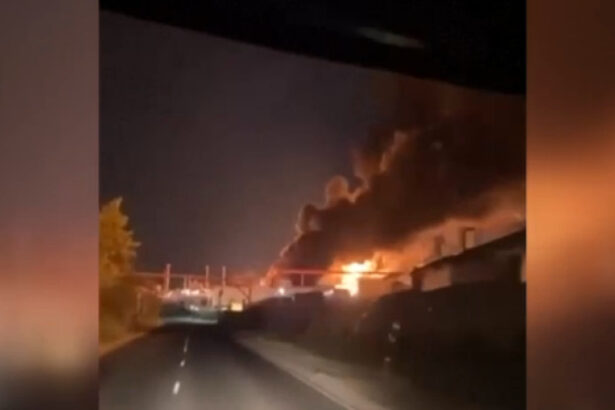 video incendiu la o rafinarie de petrol din orasul rusesc saratov dupa un atac cu drone lansat de ucraineni un om a murit 689876f15af36