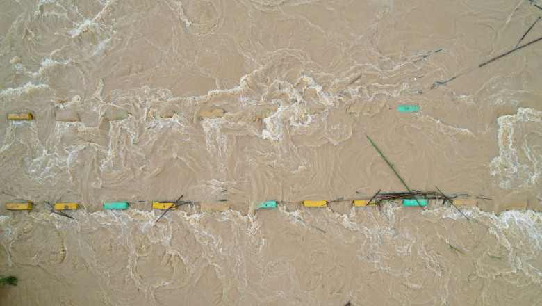 video inundatii puternice in sudul chinei din cauza ploilor torentiale zeci de mii de persoane au fost evacuate 6893a5147081a