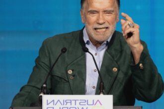 video un clip mai vechi in care arnold schwarzenegger il ataca pe trump se viralizeaza dupa dupa intalnirea cu putin din alaska 68a0f597d5f69