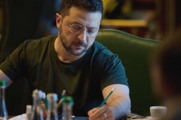 zelenski a ajuns la washington pentru intalnirea cu trump intre timp rusia a atacat din nou ucraina cu rachete balistice 68a2b75fcc1bf