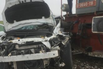 accient feroviar in judetul iasi un copil a ajuns la spital dupa ce o masina a fost lovita de tren 68b74b687fac3
