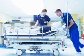 amenitarile cu moartea din scoli si spitale adolescentul de 17 ani internat o unitate medicala din capitala 68d4e754098cb