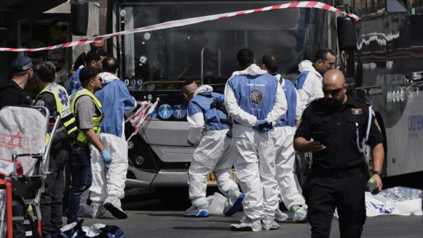 atac armat sangeros la periferia ierusalimului cel putin 4 morti si 11 raniti video 68be9a7ad82a3