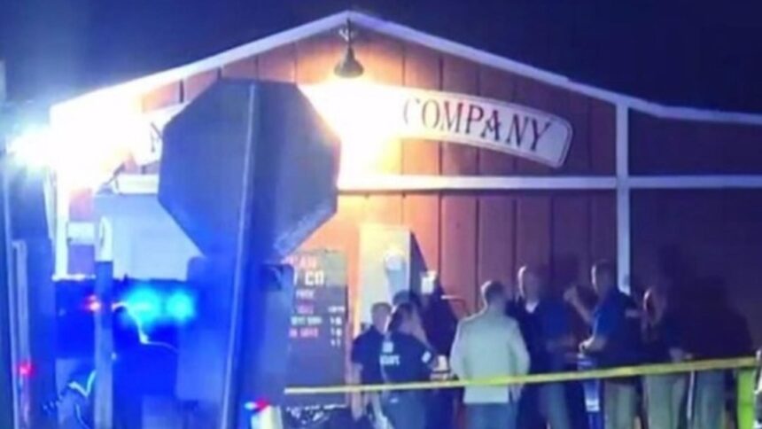 atac armat trei morti si opt raniti dupa ce un barbat a tras de pe un vapor suspectul a fost arestat 68d933098de17