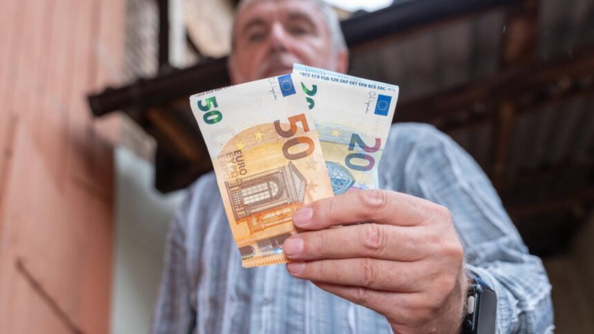 banca centrala europeana ne sfatuieste sa punem bani de o parte pentru zile negre 68d4e97beafab