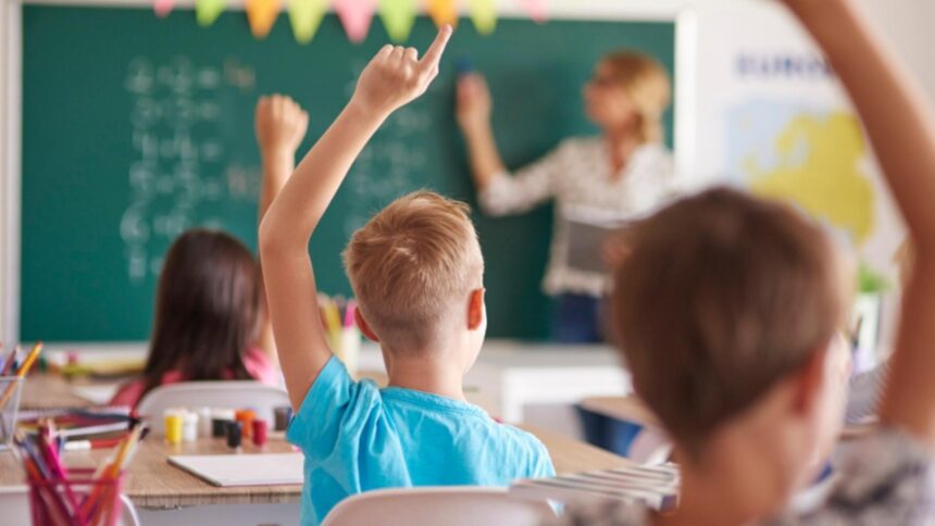 bolojan n a terminat cu educatia vrea reforme si mai ample in invatamant 68c9c4f83d25a