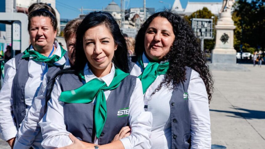 controlorii stb vor avea uniforme noi val de ironii pe internet asta ne lipsea 68d54a82dacdb