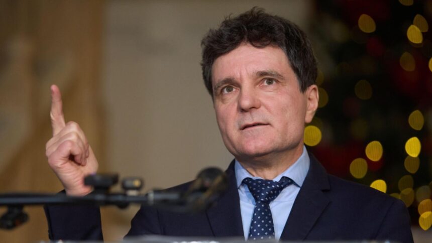 elena lasconi despre nicusor dan e un blestem asupra acestui popor sa puna in fruntea tarii forme fara fond au inceput sa cada mituri 68c194d20ce75