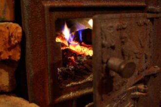 iarna devine o provocare financiara pentru multi romani care folosec lemnul pentru incalzire cheltuielile mai mari chiar si cu 1 000 de lei 68bc80f95628a