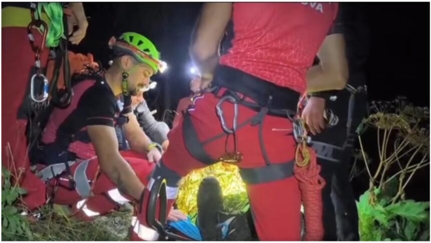 interventie dificila a salvamontistilor din prahova turist din bucuresti grav ranit dupa ce a cazut 30 de metri pe valea cerbului video 68bd4f414118a