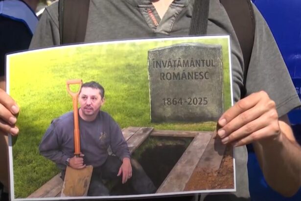 luni 8 septembrie in prima zi de scoala 30 000 de dascali din toate colturile tarii isi vor striga nemultumiril video 68bc4e8335b05