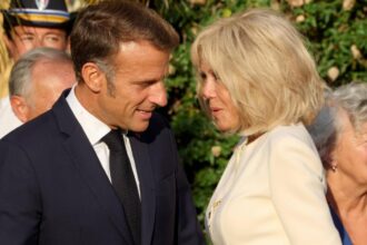 macron nevoit sa probeze in fata instantei ca sotia sa este femeie avocatii vor folosi dovezi stiintifice si fotografii 68cbc6235bff7