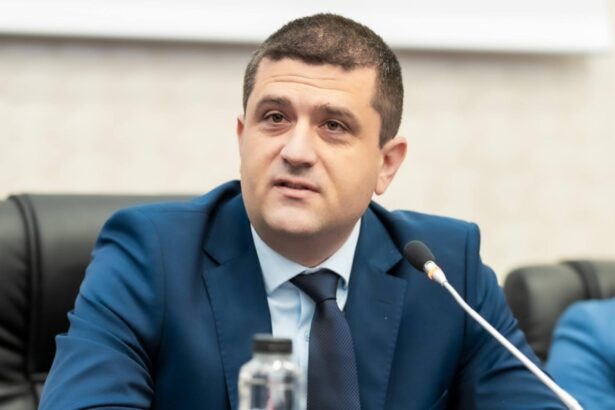 manevrele ministrului rezist de la economie pentru a fenta statul radu miruta a aprobat majorari salariale si de 50 68d5265a39d34