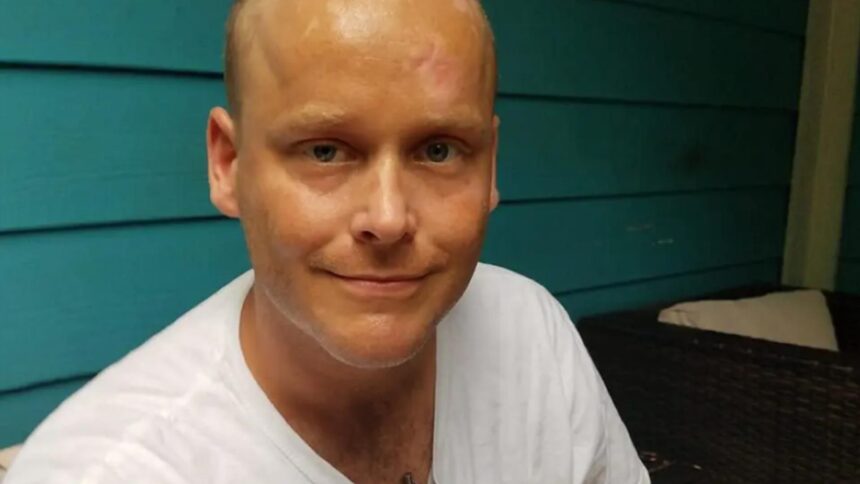 moartea suspecta a unui barbat de 34 de ani a decedat dupa ce angajatii unui restaurant l au scos afara crezand ca este un om al strazii 68cd381b6bfae