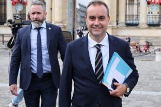 mutarea de sah a lui macron un lider respectat preia conducerea guvernului a fost ales primar la doar 18 ani iar cariera sa a sfidat asteptarile 68c07e46c854a