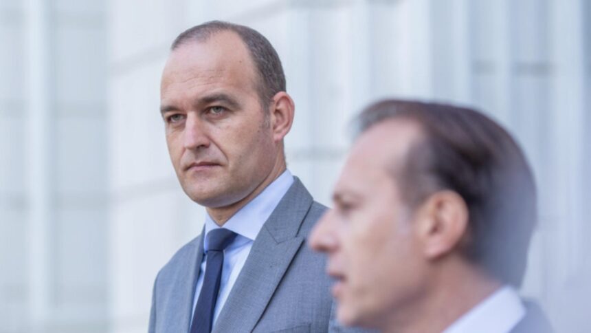 omul lui citu il face praf pe bolos dupa episodul cu organul genital al lui ciolacu un om slab i a placut mai mult functia 68c153e14b666