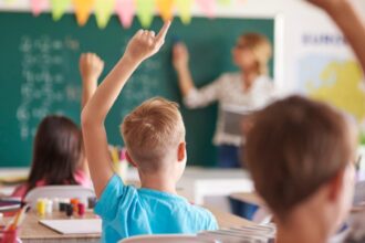 programul care asigura distribuirea de fructe si lactate in scoli continua ministrul agriculturii anunta un buget record 68d50c6b57a1a