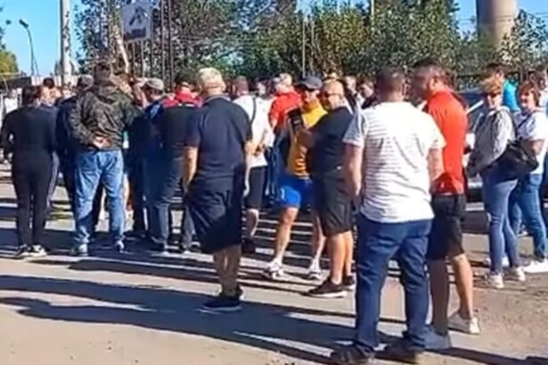 protest spontan la arcelormittal angajatii nemultumiti de modul in care se deruleaza procesul de disponibilizare 68d263b13a378