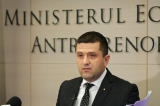 protest urias la usa ministrului rezist al economiei oamenii revoltati ii cer socoteala lui radu miruta 68d3de0312fc7