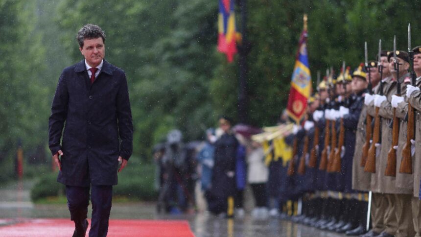 tara arde nicusor dan isi repara gardul la cotroceni costurile ajung la aproape jumatat de milion de euro 68ceeb41213f0