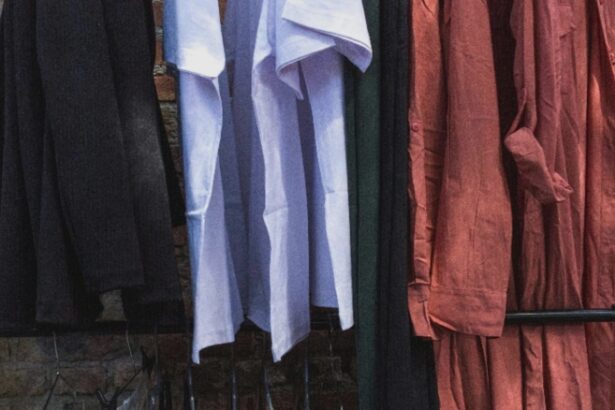 trucuri pentru ca hainele tale vechi sa para noi si la moda 68b7e8d692ad1