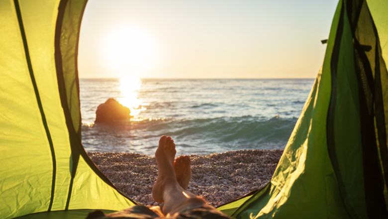 video vacanta la malul marii cu bani putini cum arata concediul cu cazare la cort in casute sau in autobuzul dormitor 68c1169ee0117