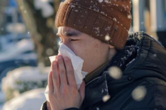vine frigul temperaturi cu 10 grade mai mici si rafale de vant de pana la 65 km h anuntate de anm 68d42aace8ade