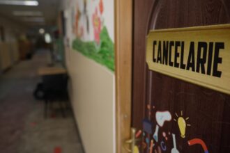 bolojan amana pe ascuns pentru 2026 plata hotararilor judecatoresti castigate de profesori urmeaza blocarea banilor trimisi in conturile inspectoratelor scolare 68df680a2f439